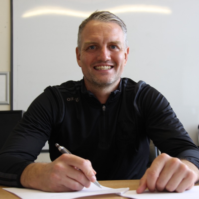 Official_HUFC's tweet photo. What a way to start the afternoon 🤩

✍️We are delighted to announce Clint Hill has joined the Hartlepool United management team.

📲 Full story below

#WelcomeClint