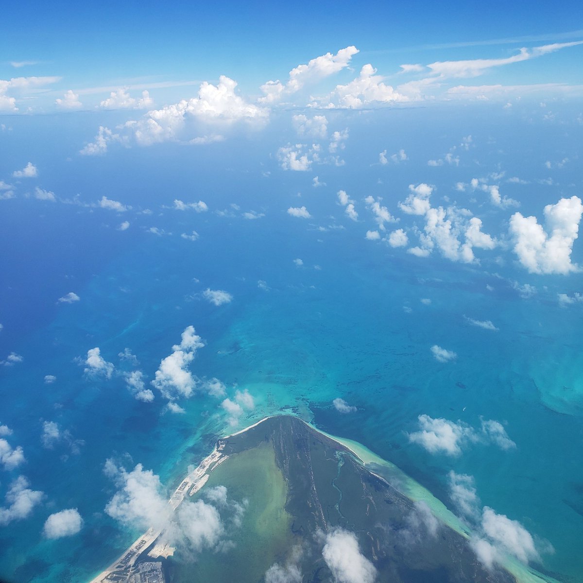 EbonyUceo's tweet photo. Views From Above: ✈
I never take for granted this wondrous planet we occupy. 🌏
#BlessingsofLife 
#GODistheGreatest 
#TakingNothingForGranted https://t.co/qZJvuySUIf