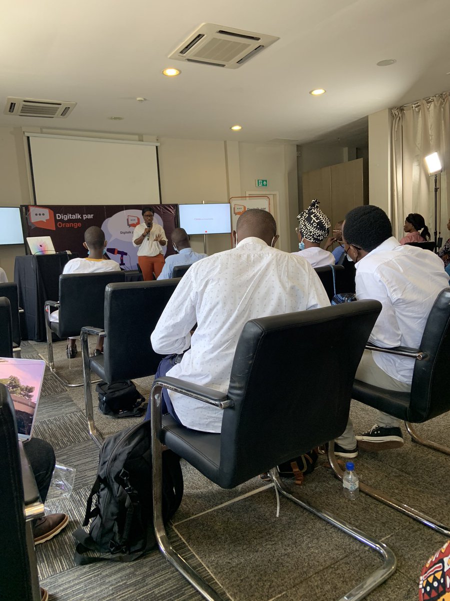 QuenumZ's tweet photo. #DigitalkOrange#...après tout, notre présence sur la toile est le résultat de ce que nous en faisons. Le Personal Branding une arme puissante qui se façonne à son image ou celle de sa marque, sa page et qui doit être maîtrisée @Kmed79 @AKarim_Bangoura @orangeguinee_gn https://t.co/sjfGO2TbrY