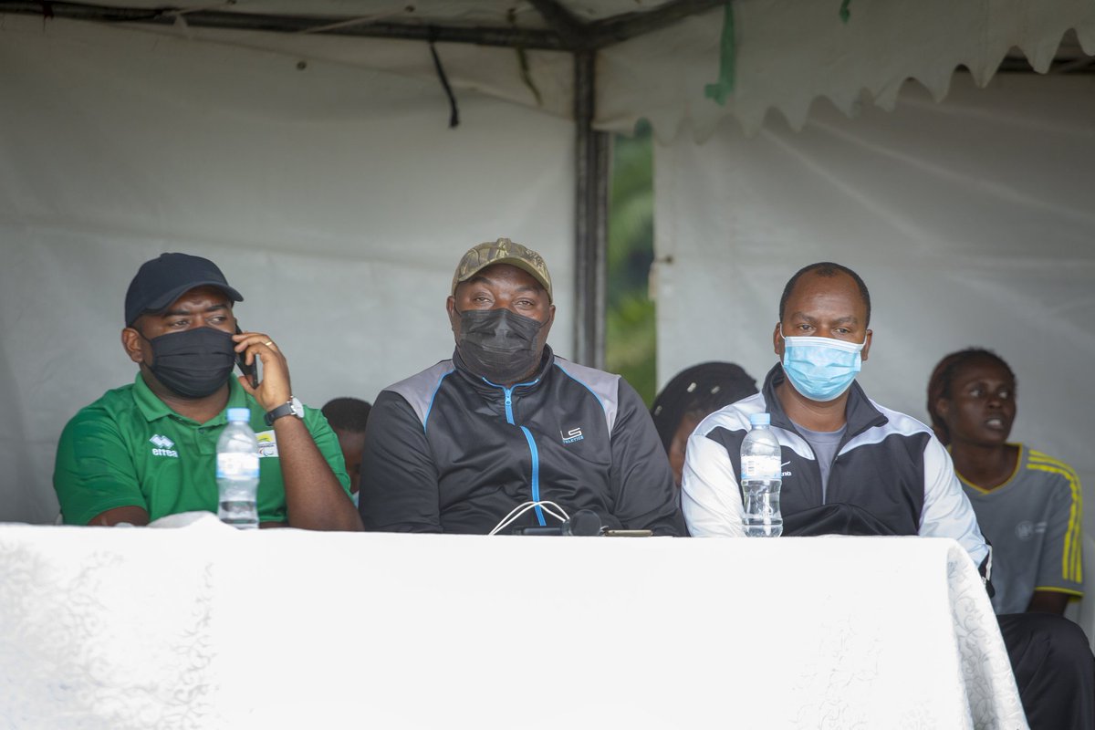 FerwahandRwanda's tweet photo. Umunyamabanga uhoraho muri @Rwanda_Sports @SMDidier1 ni we watangije ku mugaragaro aya marushanwa, ari kumwe kandi na Perezida wa #Ferwahand @utabarutset ndetse n'Umunyamabanga mukuru wa #Ferwahand @najepo2 #BeachHandball
#RwandaHandbalk https://t.co/c8wROaFaVn