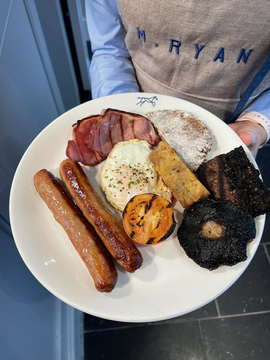 AdriaanBartels's tweet photo. Full Tipp Breakfast! #threewordtweet @tippfood @Inchhouse @thebutchersdau @MagnersFarm @Crowesfarm @MikeyRyans #EveryoneBacktoMikeys #Brunch https://t.co/j4Z6WRx1zX