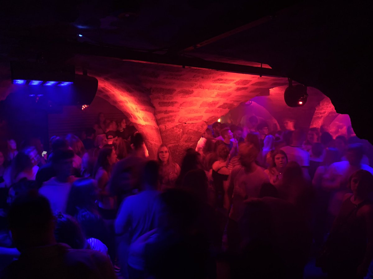 Boombatze's tweet photo. War gestern in der #Eburg. War sehr schön. So gut, dass die #Clubs endlich wieder öffnen. Und es funktioniert hervorragend mit #2G. Lasst euch impfen 💉 , dass ihr alle mitspielen dürft! 😎 https://t.co/luAPZai1pN