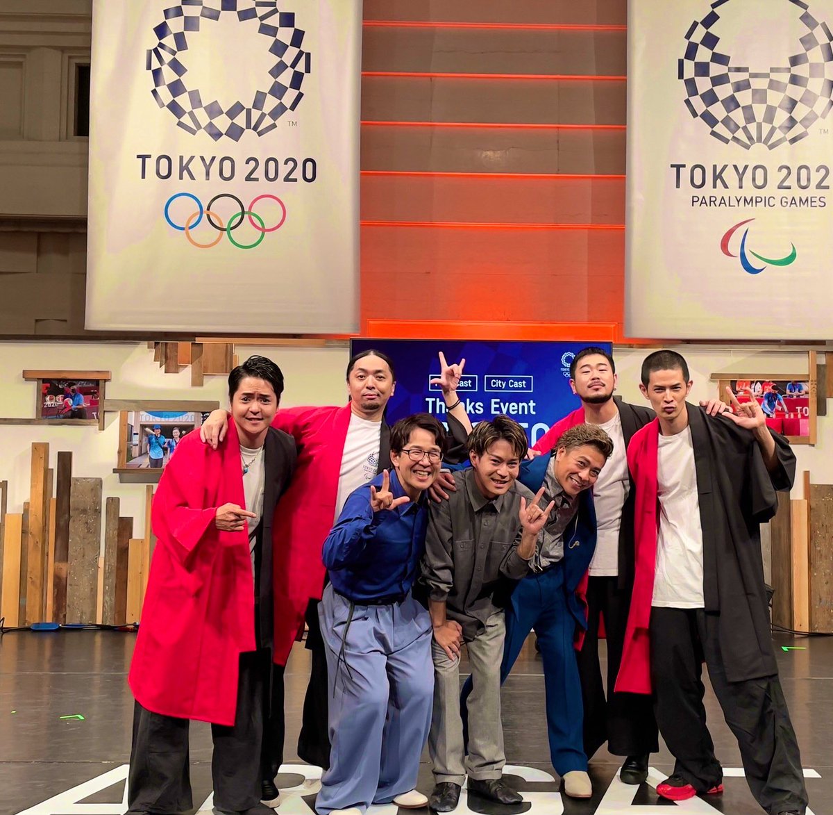 TRIQSTAR_JPN's tweet photo. 本日は、#Tokyo2020 のボランティアで頑張ってくれた人達に向けた #ThanksEvent に@micromansunrise 君のバックアップで魂 No limitを手話とダンスをミックスしてパフォーマンスさせて頂きました!
手話通訳の橋本一郎さんの手助けの元、ピースな空間になったかと!
#FieldCast
#CityCast
#ARIGATO https://t.co/tQsqHxS9YK