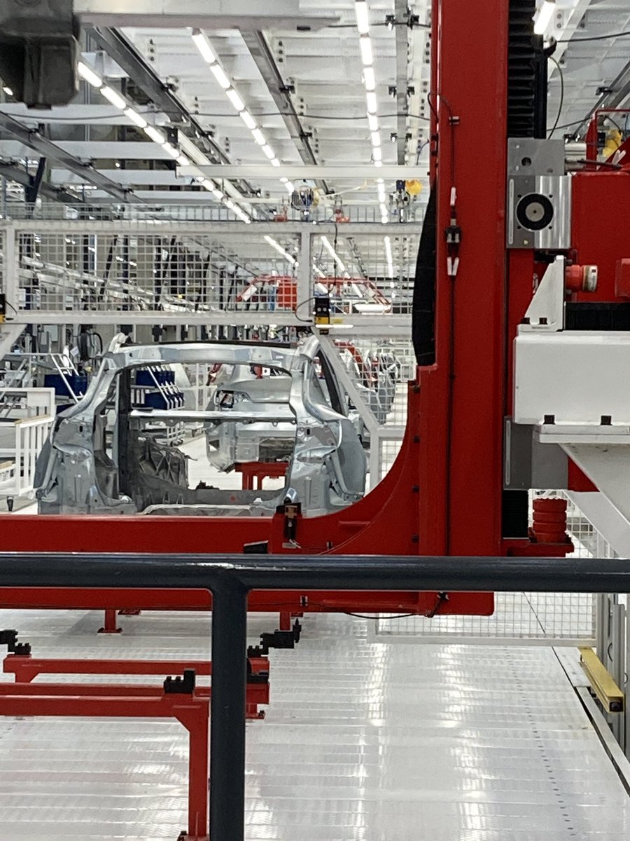 EstherRebers's tweet image. Very impressed by @Giga_Berlin. The factory is huge and shows the world all new developments. Thanks for opening it up to the world @Tesla!!