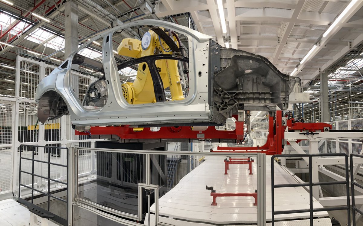 EstherRebers's tweet image. Very impressed by @Giga_Berlin. The factory is huge and shows the world all new developments. Thanks for opening it up to the world @Tesla!!