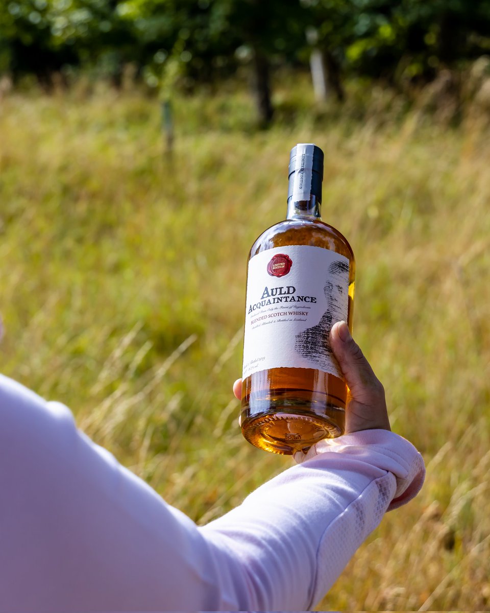At a generous 46.2% ABV Auld Acquaintance gives you the flexibility to add water or ice to experience how a whisky can change and open up with a little dilution. It also makes for a little more oomph in your old fashioned
