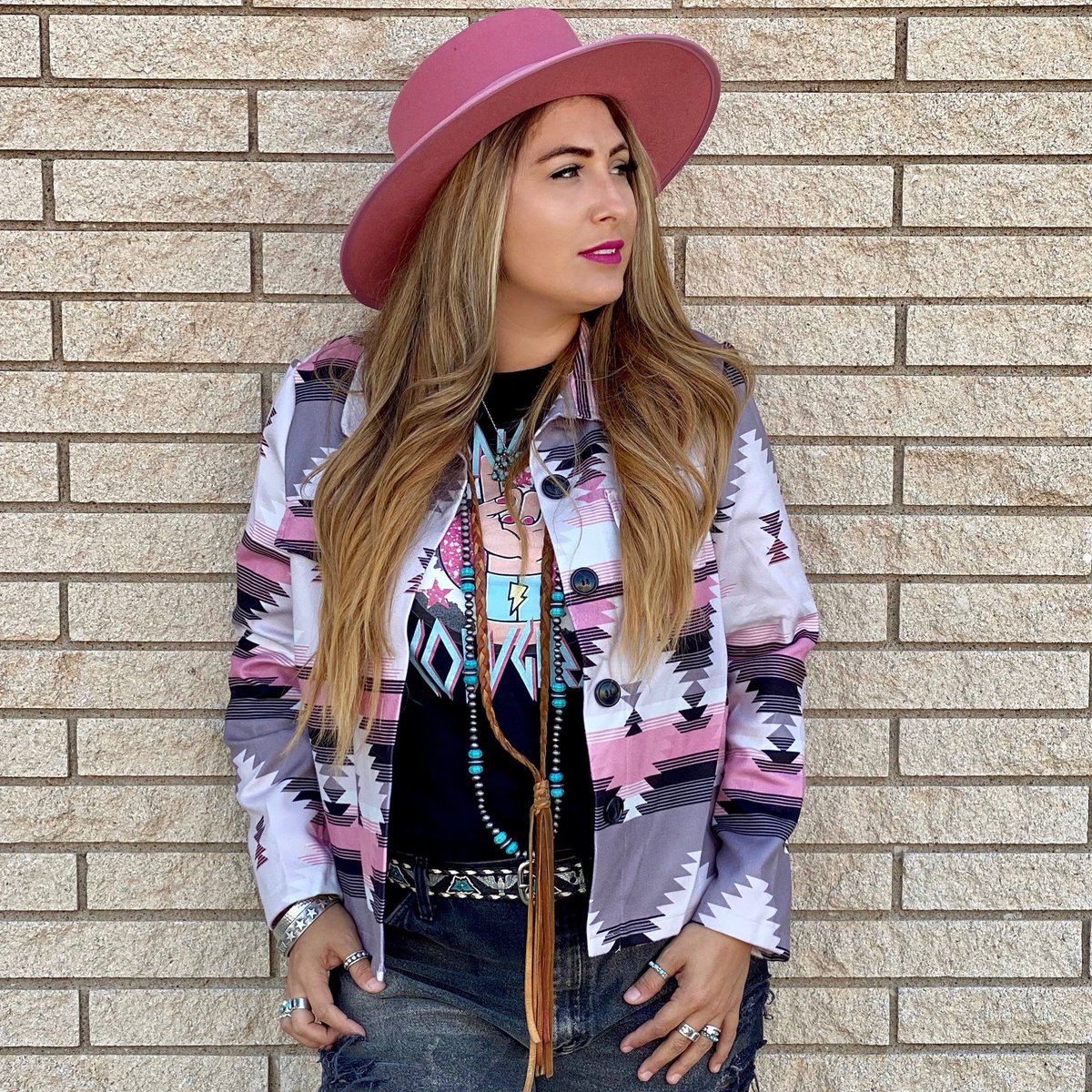 ShopSSBTX's tweet photo. Wild Women don’t get the blues✨✌🏽

Peep our 💖NeW💖 Ausie AzTeC Blazer ——>> https://t.co/AQXqQzvAJP

Perfect for #NFR 🙌🏻 

#westernfashion #shopssbtx #sinfulsouthernbelles https://t.co/anT07oHykP