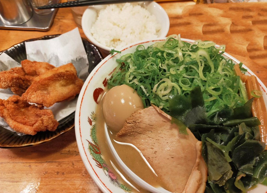 久保貫太郎 On Twitter 稽古24日目 もう 帰るまで腹がもたないので 数ヶ月ぶりに外食する 稽古終盤は天一に限ります 天一のスープ考えた人 天才 天一の唐揚げ考案した人 天才 唐揚げを こってりスープにつけて食べるのを思いついたオレ 天才 いよいよ