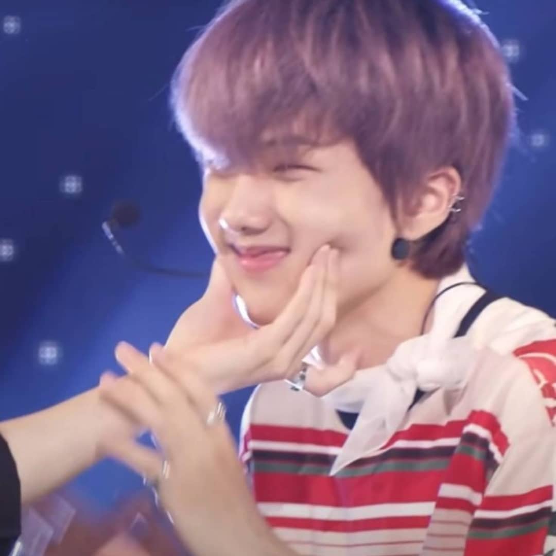 pretty_grasszen's tweet image. NCTzen selca day folks!

(#NCTzenSelcaDay  #NSD #NSDay )