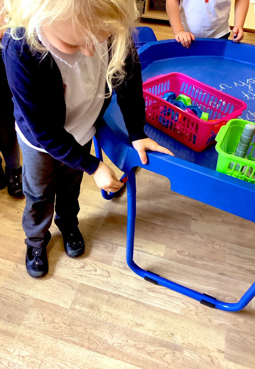 Dodgson_SMCA's tweet photo. It isn’t every day that you get to become a hero by rescuing superheroes using magnets! The children in Y1 were fantastic scientists; working scientifically by observing closely, sorting and classifying and using their findings and knowledge to answer questions.@Barrell_SMCA https://t.co/RIXhkIvTu5