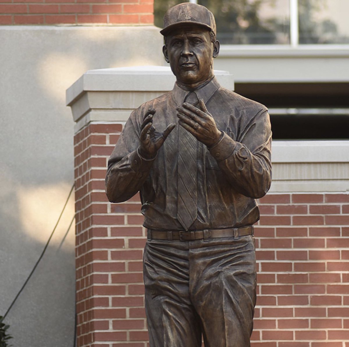 “Auburn fans loves Auburn” -Pat Dye