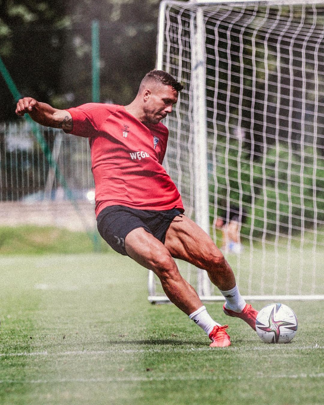 433 Poldi Official Doesn T Skip Leg Day Kazimgunyar T Co Nj6kkrfhbk Twitter