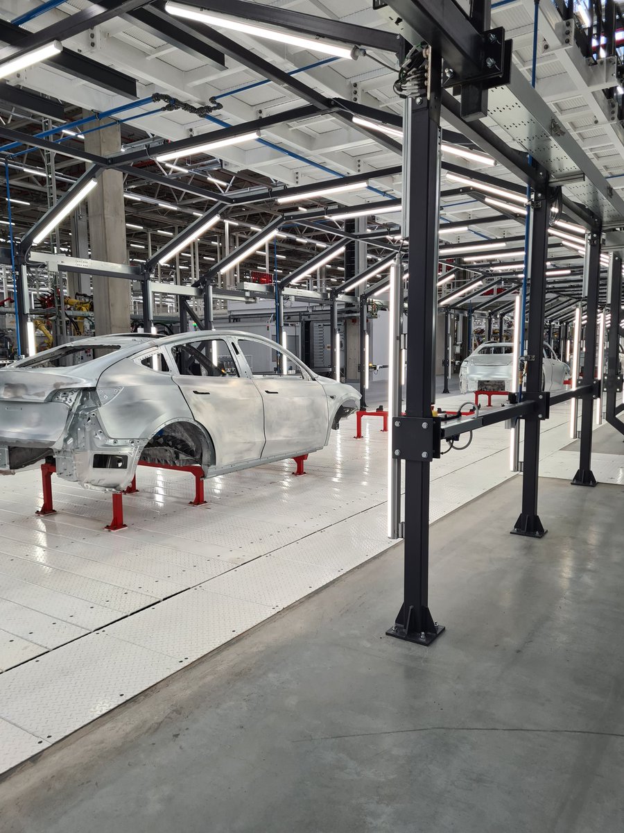 Spannende Einblicke in die künftige Automobilproduktion bei Tesla in Grünheide. Mehr zur #GigaCountyFair später <a href="/morgenpost/">Berliner Morgenpost</a>