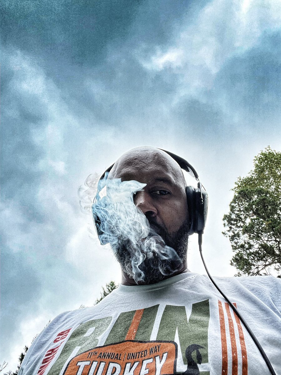 MrCarlosJones's tweet photo. @jemelehill All The Smoke! https://t.co/SE5tGWQwk7
