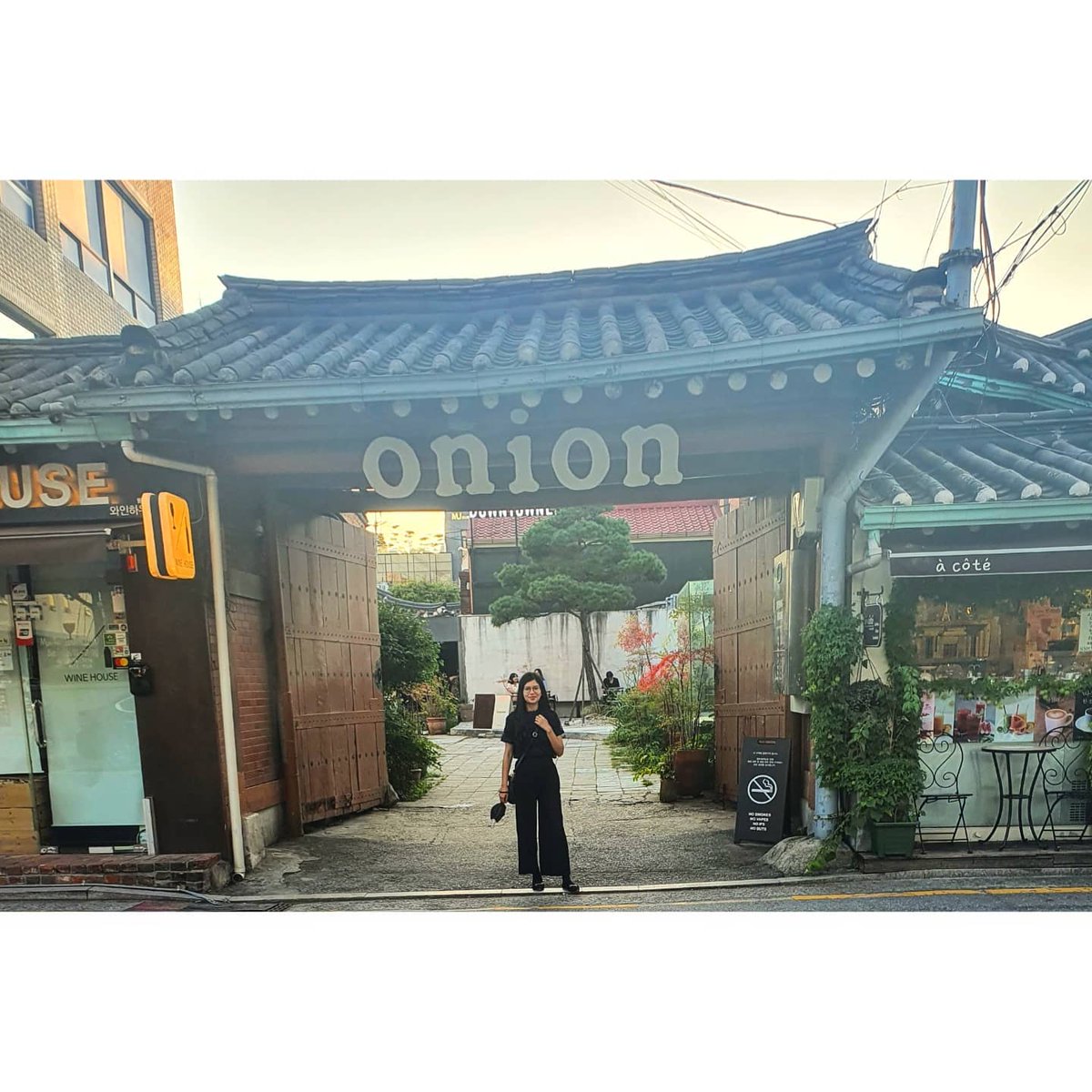 ChibiiTima's tweet photo. 카페 어니언 pt.3

(the last pics though🥲the look of defeat because too many people ruined the shot😅)

📸 https://t.co/bmhw7q1Q0Z via https://t.co/9fZWjcjCGZ https://t.co/zHIV8vNdax