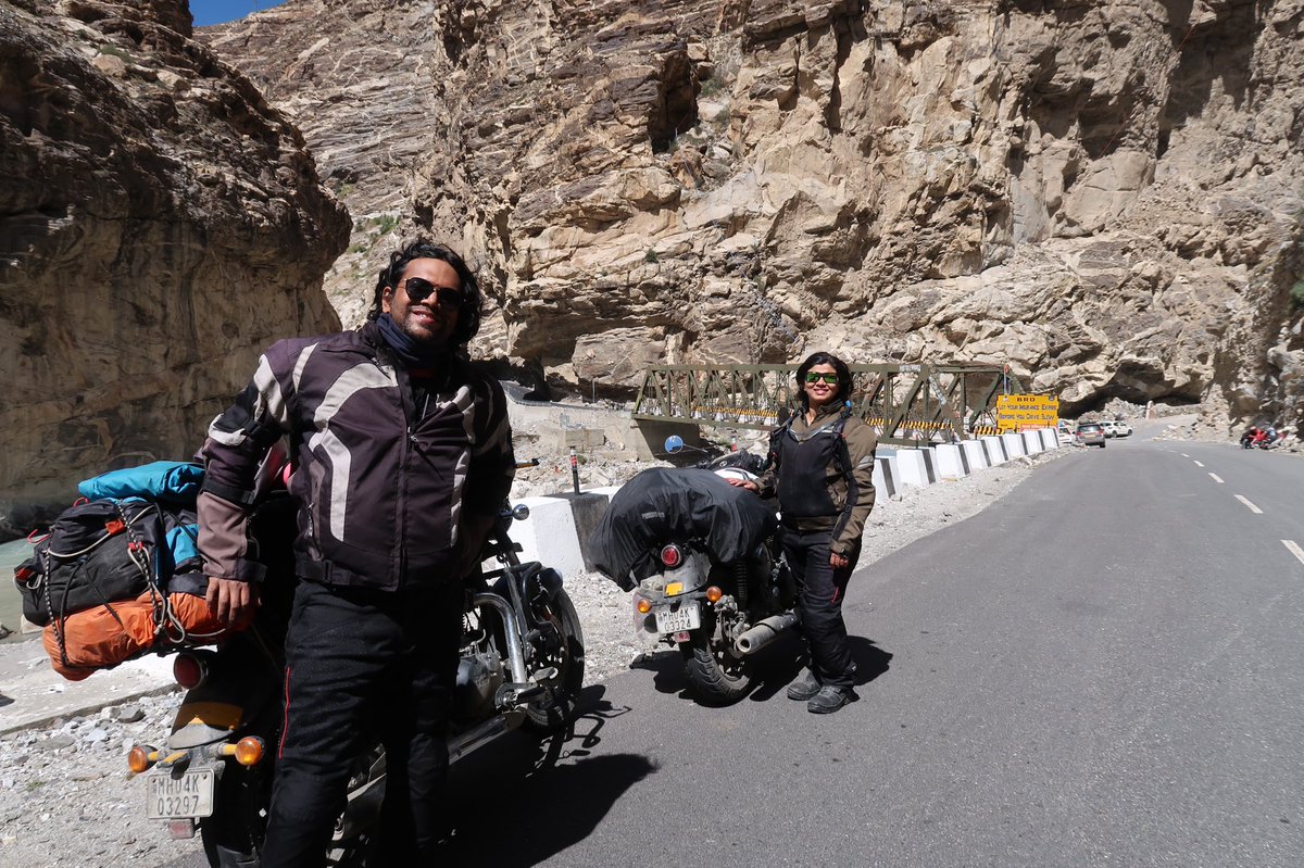 calmleesunk8's tweet photo. mumbai spiti mumbai 4500 kms by married riders sanket and sonal on royal enfield meteor 350 @royalenfield #spiti #kaza #chitkul #lossar #kunzumla #kunzumpass #himachal #mototouring #motorcyclist #couplegoals #married #ridercouple #weridecalmlee #himachalpradesh #meteor350 https://t.co/r5lLB1cMZU