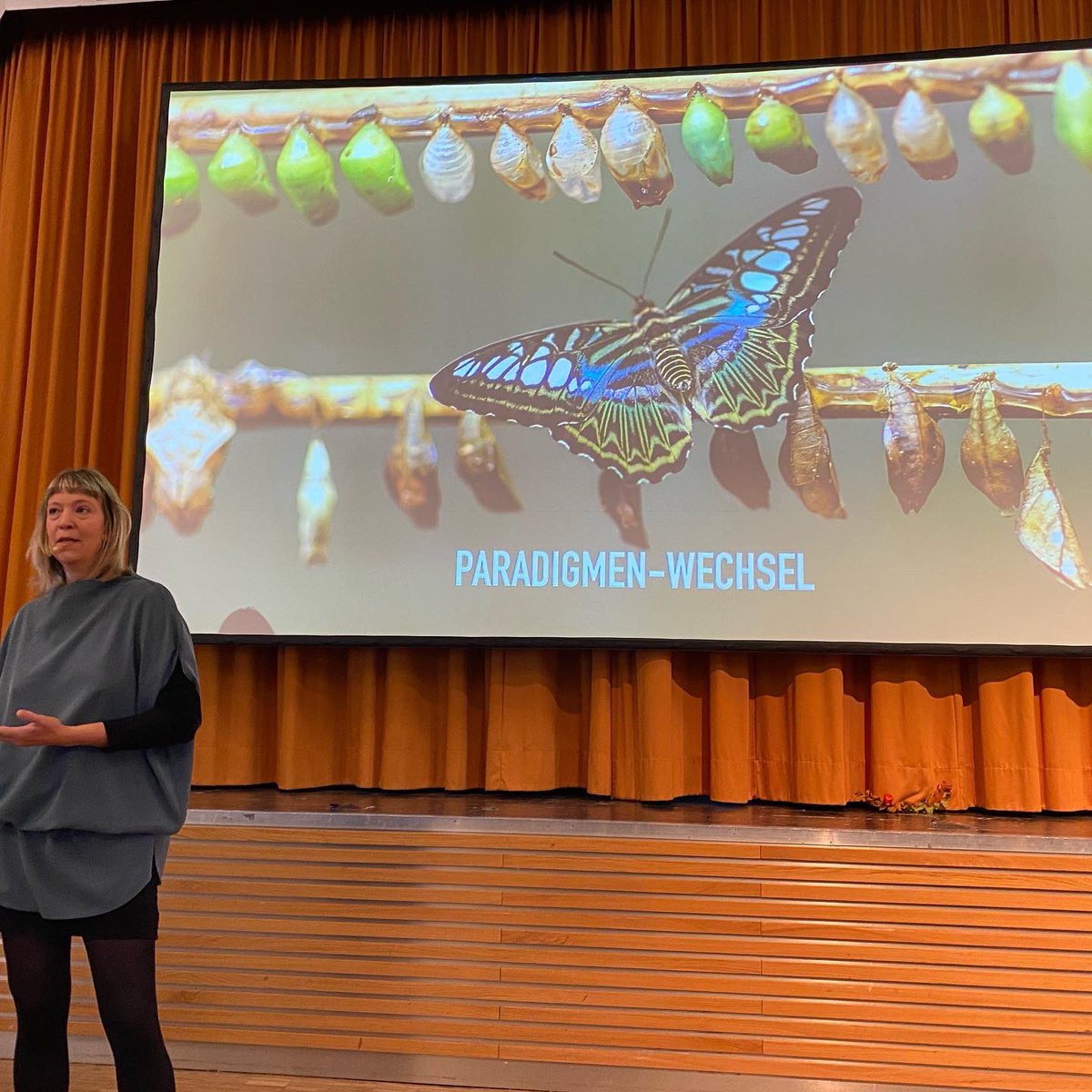 T2408's tweet photo. Erfolgreich in die Zukunft beim Unternehmerforum der #Oktoberwoche.
Wertvolle Inputs für das Personalmanagement der Zukunft durch #KathrinKrönig, #intao.
#unternehmertum #tobiasscherf #humanresources #erfolreichhandeln #wertschätzung #zukunftgestalten #freudeamhandeln https://t.co/uYxlN5wT6e