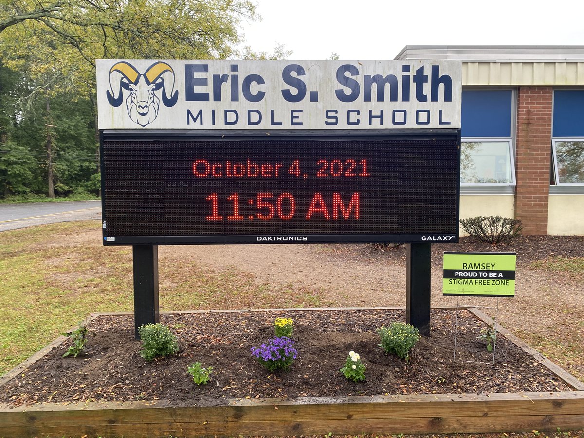 Smith School Environmental Club starting the year off right by planting and caring for fall flowers! <a href="/RSDsmithschool/">Smith Middle School</a> <a href="/drmatthewmurphy/">Matthew J.  Murphy</a>