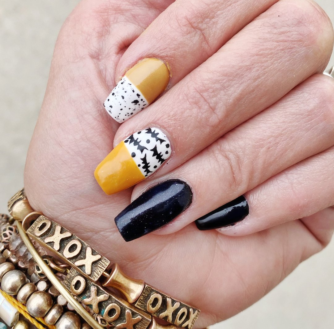 Halloween vibes with my nails this time. @nailsby_tiff_ always kills it!
.
.
.
.
#nailsofinstagram #halloweennails #fallnails  #decor #decoration #decoracao #decora #decorating #decorations #decoracion #decorate #decorative #decoracaodeinteriores #decorando #decoraci #decore #dec