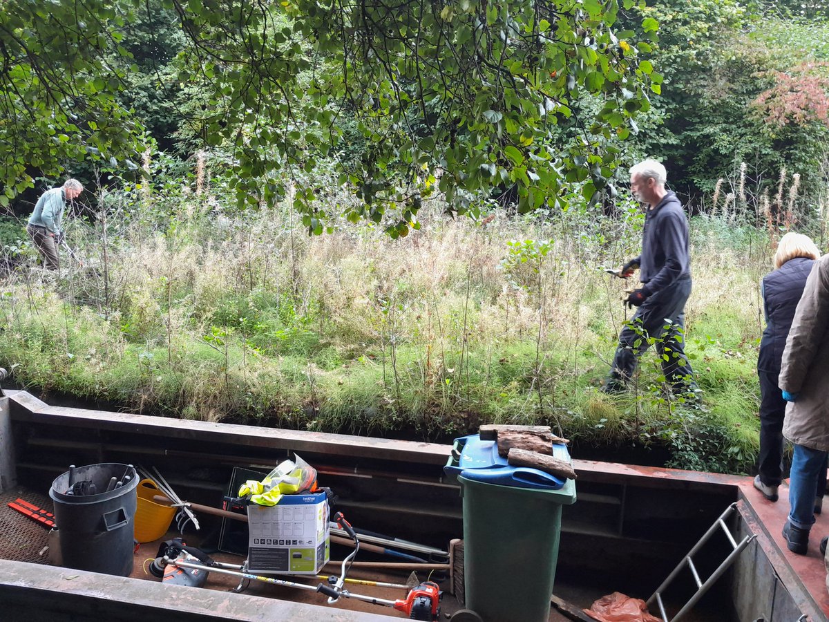 NathanCRT4's tweet photo. Spent today with @BCNSociety clearing the toll Island at Bromford stop! Who would of know there was bricks under all that vegetation! @CRTWestMidlands @CRTnotices 
@CRTvolunteers https://t.co/t4qNuihym3
