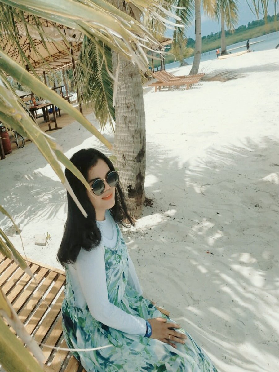 asleweirdo's tweet photo. I would like to try to save some of memories I traveled some places here. Small place but full of memories. Hope someday I could visit my dream destinations🙏

A thread

1. Ranoh Island, Batam, Kepri. https://t.co/holEtWAmdZ