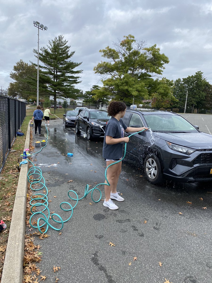 It’s happening NOW! Get your car wash today at Allen Park to support the Class of 2024 <a href="/FHSDalers/">FHS Dalers</a> #dalers #dalerstrong