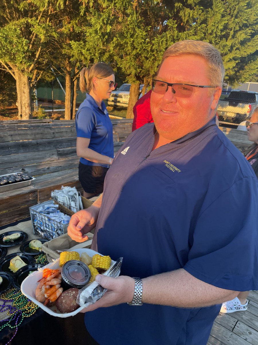 Point U. DC Coach Zeiders treated first class at the North Cobb Chop Shop before last night’s 42-14 win over Harrison. ⁦@JacobLongacre58⁩ ⁦<a href="/PointFootball/">Point University Football</a>⁩ ⁦<a href="/Coachdixon44/">Julius Dixon</a>⁩ ⁦<a href="/coachzeiders/">Trevor Zeiders</a>⁩