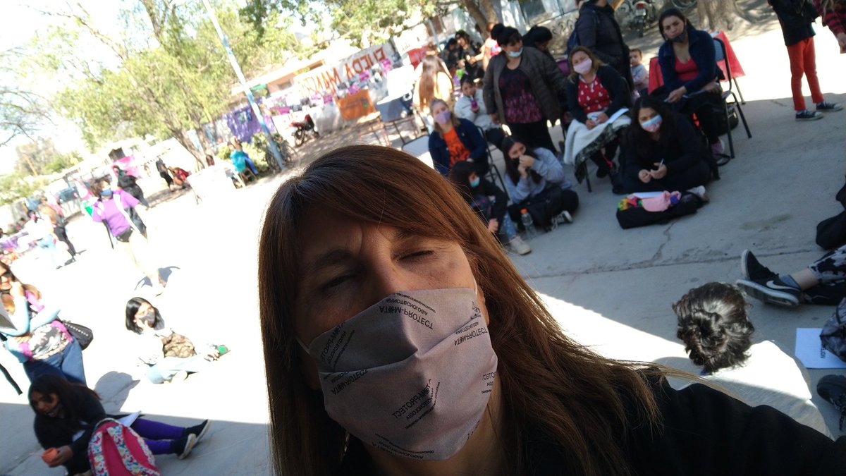 gabysuppicich's tweet photo. Debatiendo en los talleres la situación de violencia que sufrimos las mujeres y las luchas que estamos dando.
#preencuentroregionalcomahuekonwe
#FueraManzur
#BastaDeHambreyFemicidios
#ElEstadoResponsable https://t.co/HmP1jb7Ld3