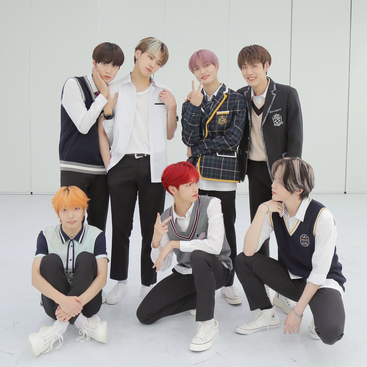 dongfyo_'s tweet photo. 의문의 둘만의 세계 https://t.co/XmZpBcYqAy