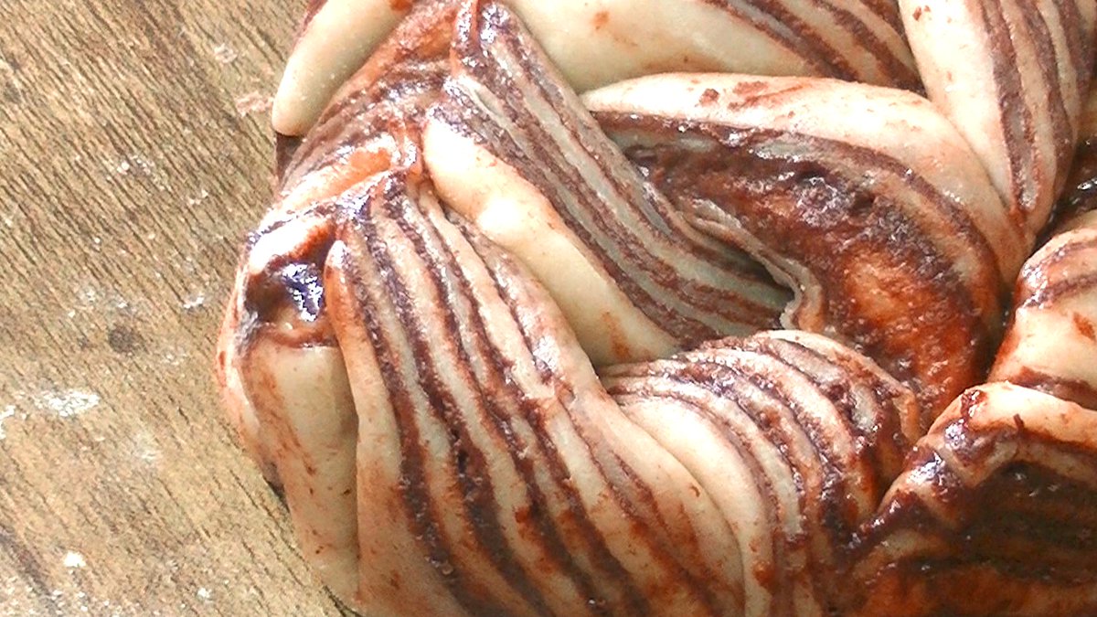 Sch_caramelize's tweet photo. チョコマーブルパン
Chocolate marble bread
可愛い成形の出来上がりです~♥️
#チョコマーブルパン
#折り込み用チョコシート
#マーブルパン
#おやつパン
#チョコパン
#パン作り
#マーブル
#おうちパン
#チョコ
#おうち時間
#パン
#手捏ねパン
#bread
#chocolate
#marblebread https://t.co/opbMq15AFi