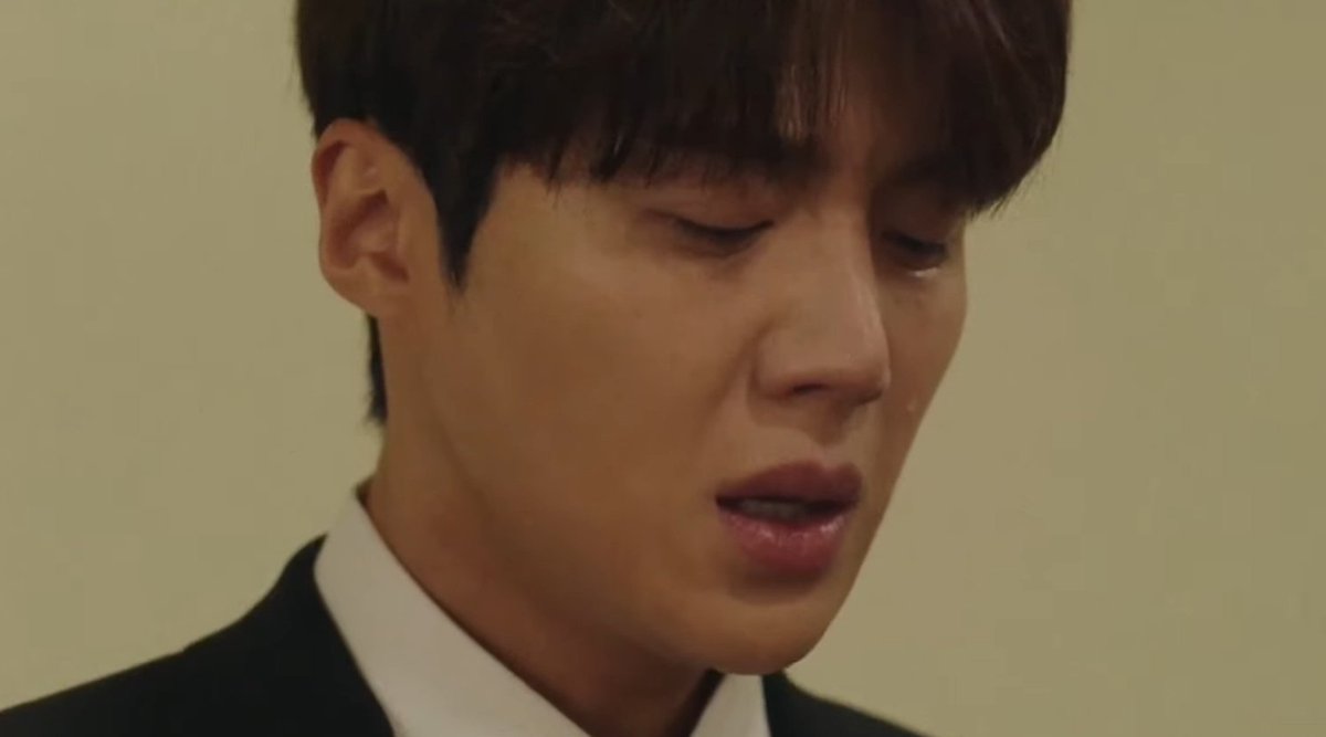hhyoguk's tweet photo. literally me knowing that homcha ends next week 
 
#HometownChaChaChaEp13 https://t.co/pKyQEfYs8v