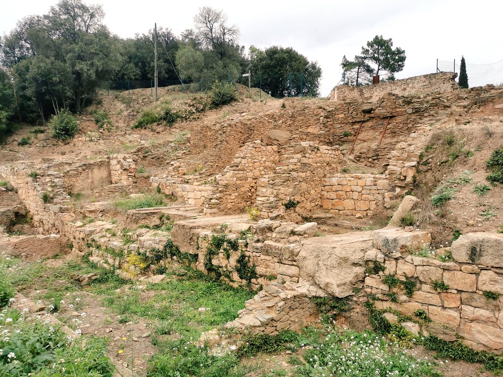 lbartron's tweet image. Aquest matí ens hem passejat per #Kerunta molt ben acompanyats per #ibers #romans #visigots i sobretot per en @Marcpv20 que ens els ha anat presentant a tots. Visita arqueològica al jaciment de #SantJuliàdeRamis organitzada per @ADACGirona #JEP2021