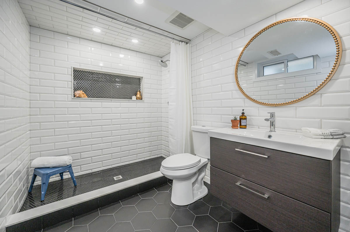 Modern and open, everything here on Lee Circle seems to be just to our liking. Updated from top to bottom, this 5 bed, 4 bath home is effortlessly atmospheric and oh so stunning. Tap the link to explore this Pinterest perfect place 👇
seeit.tw/LeeCircle