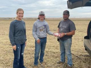 jeffmoore62's tweet photo. Successful Harvest Meal Project today!!
16 Members and parents packaged up, delivered and handed out 215 melas for our local Ag Producers to keep them fueled and rolling through a busy harvest season.
Be Safe!!
@HoldregeDusters
@DusterVision
@kuvr1380 @krvn
#PostitiveImpact https://t.co/NdYZFf86rb