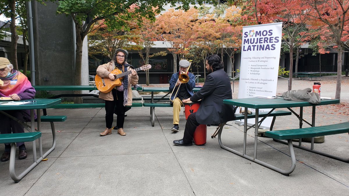 SR99problems's tweet photo. Tamales, music, and dreaming of community plazas.  Somos Mujeres Latinas know how to put on a workshop. https://t.co/y1oCJBq8d8