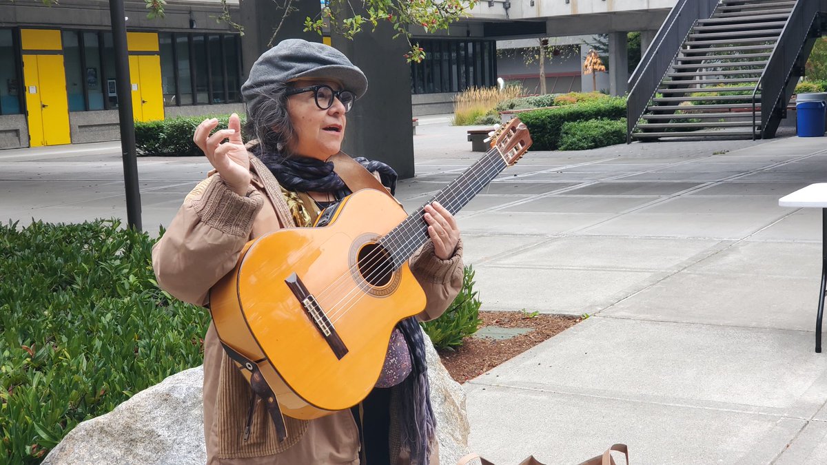 SR99problems's tweet photo. Tamales, music, and dreaming of community plazas.  Somos Mujeres Latinas know how to put on a workshop. https://t.co/y1oCJBq8d8