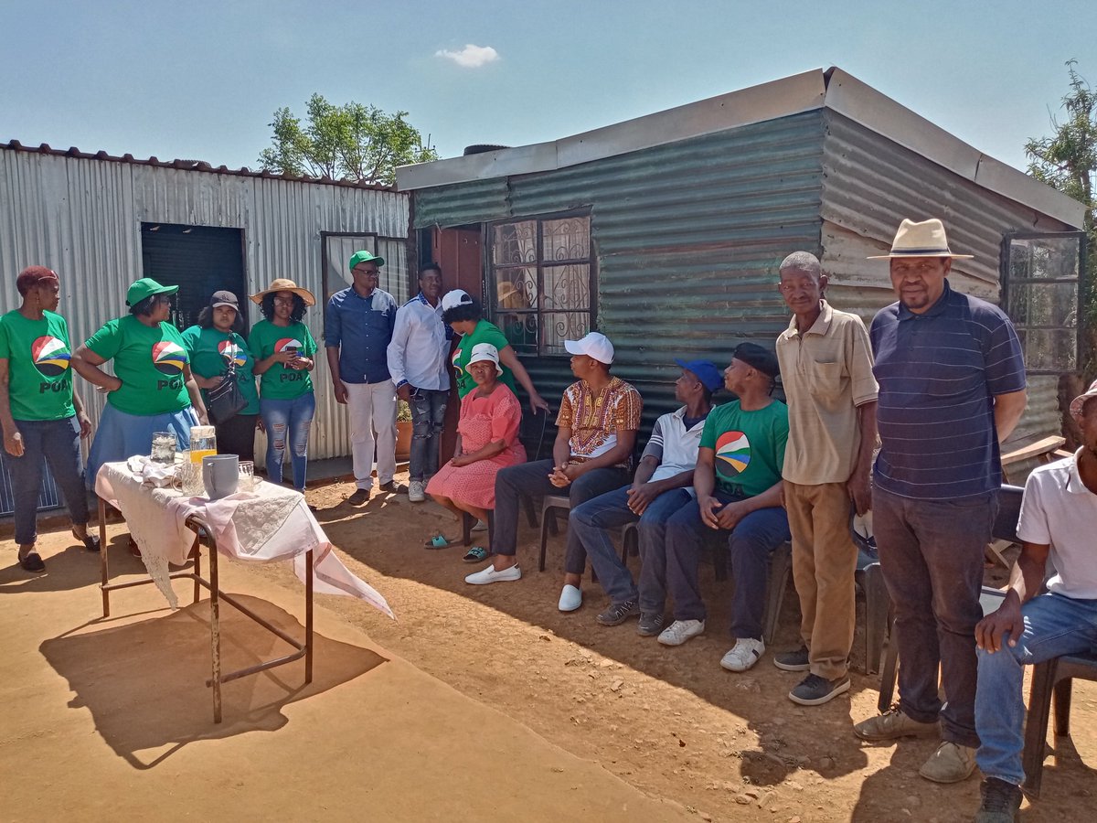 billynyaku's tweet photo. Over 60,000 tons of gold have been stolen from South African Reserve Bank. They are worth nealry R10 trillion. We want them back. We can end poverty over-night.
#VotePOA for real change. https://t.co/TX5uJCBDRD