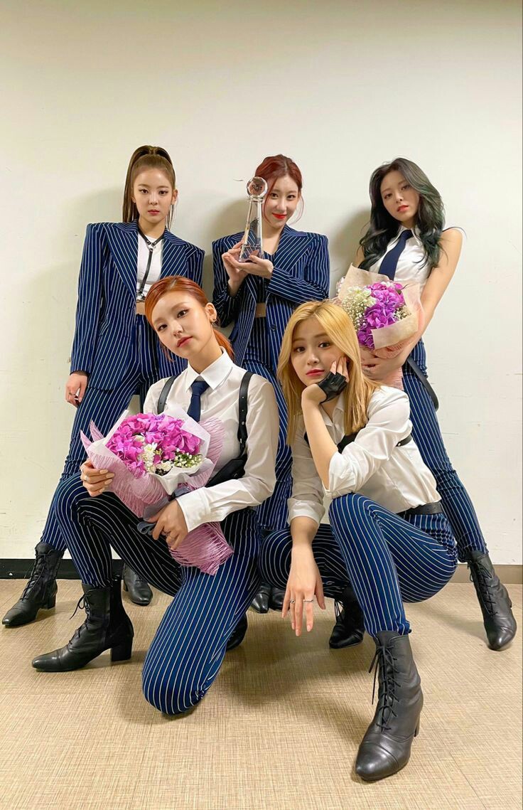 twcitzconfort's tweet image. Oie! está é uma nova conta de atualizações do instagram/tiktok do itzy e do twice! espero que vocês gostem :-)

Hi! this is a new account of itzy and twice instagram/tiktok updates! I hope you like it :-)