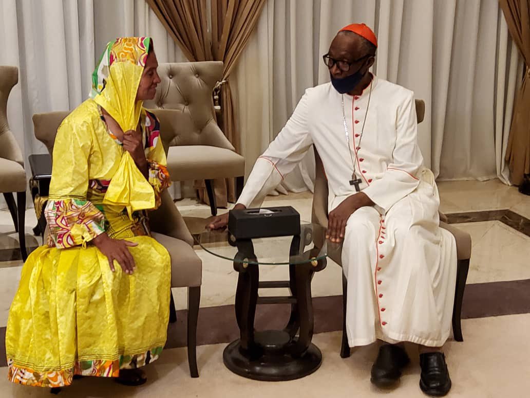 Libération ce jour 09 Octobre de la sœur religieuse Colombienne Gloria NARVAEZ. Elle avait été enlevée le 7 février 2017 à Karangasso, dans le cercle de Koutiala à la frontière  entre le Mali et le Burkina Faso. 
La Présidence du Mali salue le courage et la bravoure de la sœur.