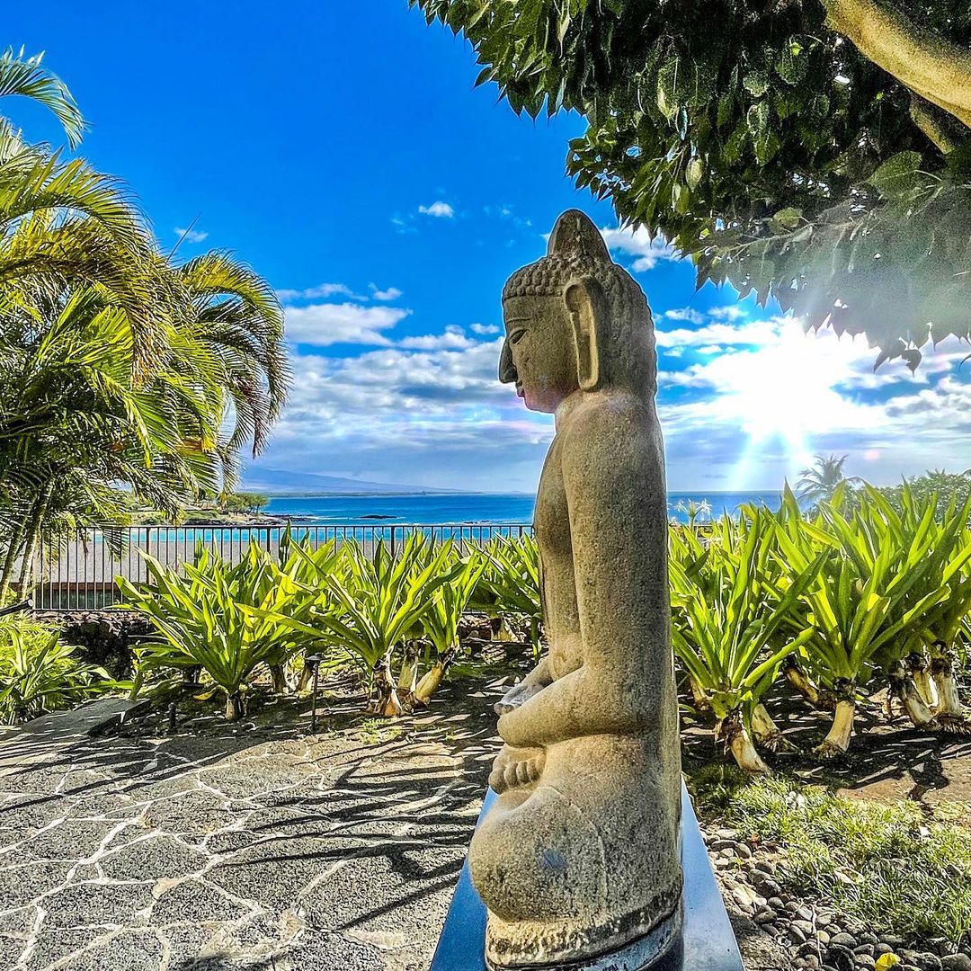 Seeking peace, tranquility, and enlightenment ✨
📷 @photosnmylife