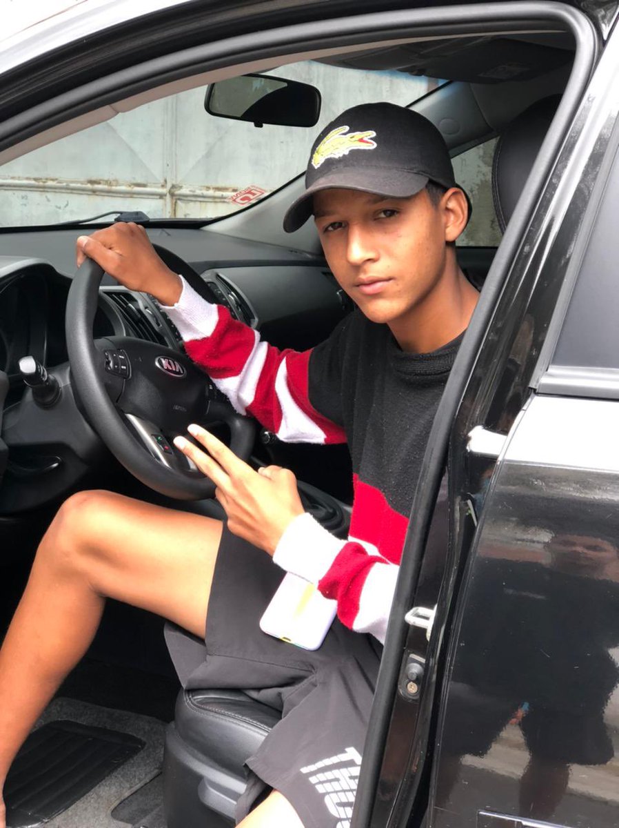 charlinho22157's tweet photo. Carro bixo bb🤪🚀 https://t.co/D1JiUKE6DH