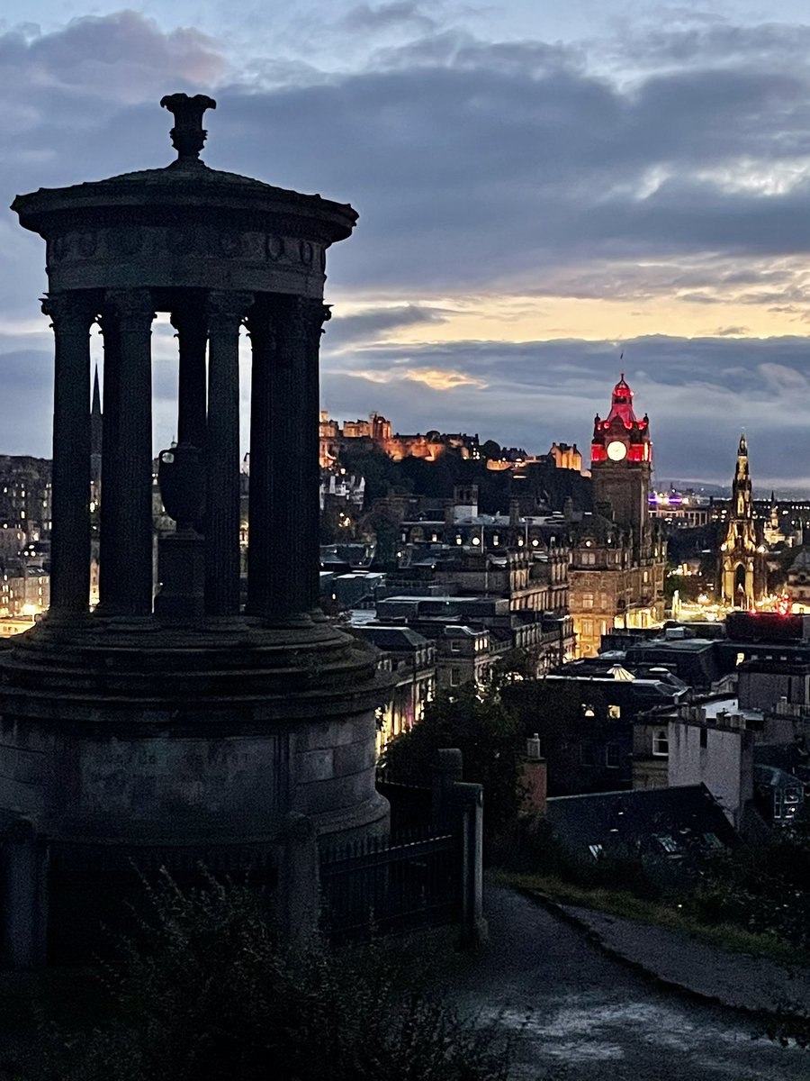 lewis 👻 tweet media