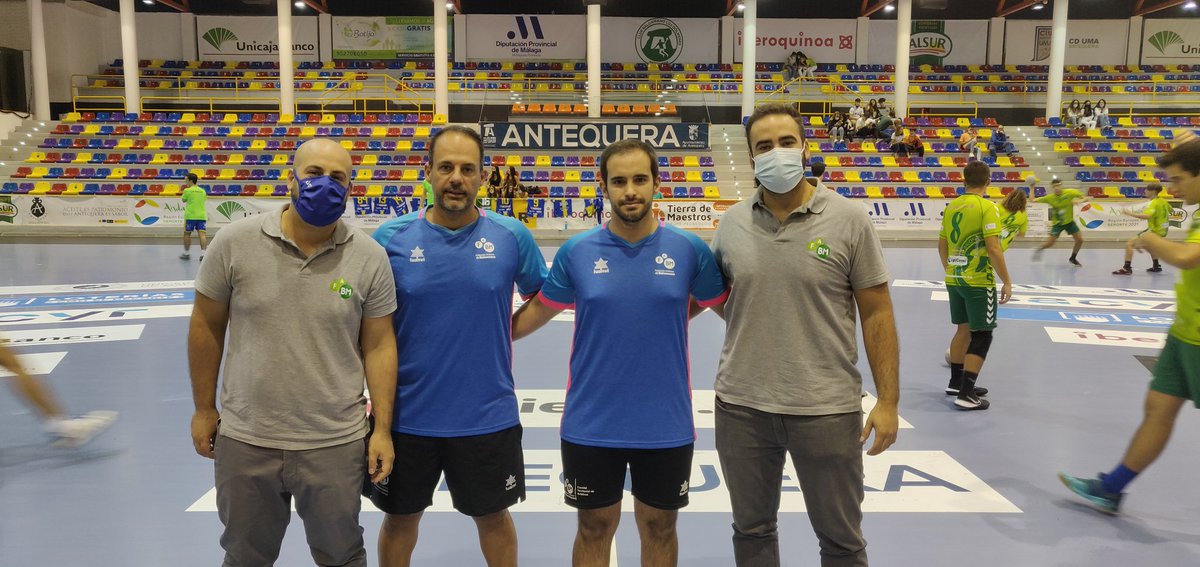 Div Honor Juvenil masculina
<a href="/FAndaluzaBM/">Federación Andaluza de Balonmano</a> 
@IberoquinoaABM <a href="/colegiolasalle/">De La Salle</a> 

<a href="/19albertoperez/">Alberto Perez</a>  <a href="/jotorrente21/">José Torrente</a> 
@Mr_AlexParadas <a href="/Danidtm86/">Daniel de la Torre</a>