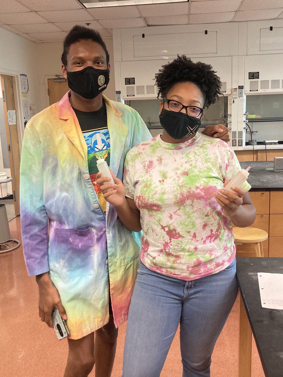 XULACHEMCLUB's tweet photo. Tie dye night was a success! #xulachemclub https://t.co/5DaFNFj1nZ