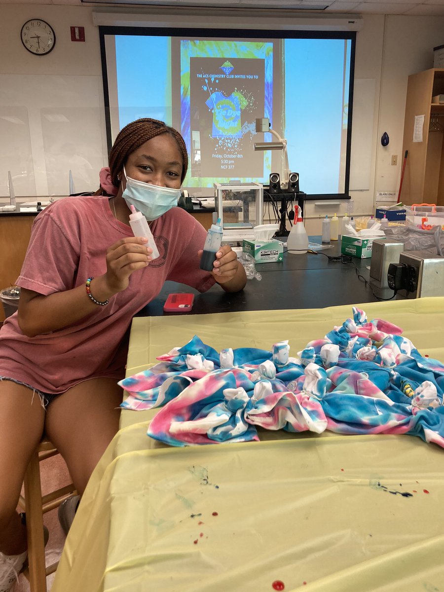 XULACHEMCLUB's tweet photo. Tie dye night was a success! #xulachemclub https://t.co/5DaFNFj1nZ