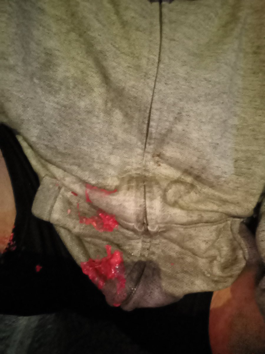 Buat mobil Pajero yang nabrak saya dari belakang di daerah PIK dan langsung kabur, saya ngga marah kok meski dagangan dan motor saya hancur. Tapi minimal ya anterin saya pulang, anak saya nungguin bapaknya di rumah :)