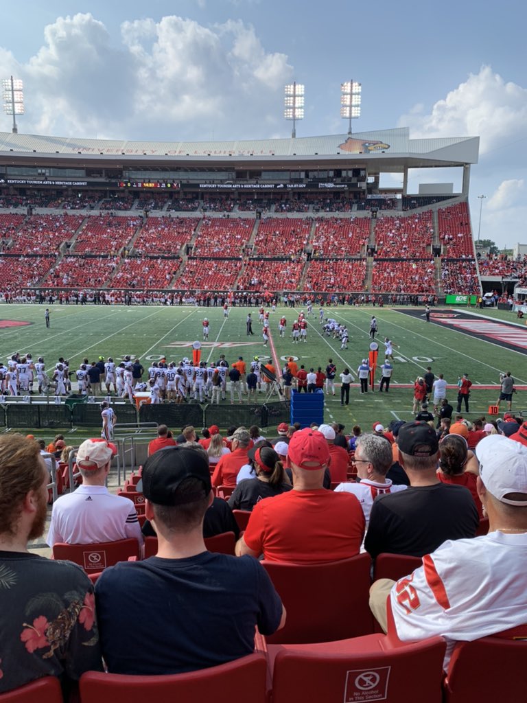 Muns_15's tweet photo. @d_a_jonas I’m giving this college football nonsense a go today. If my bets lose I’ll never watch another game again https://t.co/9JP1EeN2uE