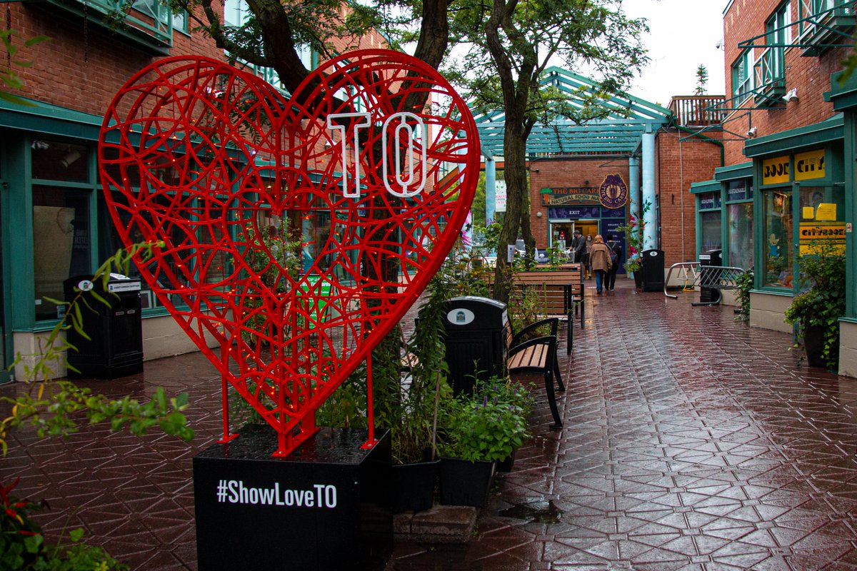 AGreatCapture's tweet photo. Out and about in the rain on the #Danforth #ShowloveTO #DanforthBIA #shoplocal #greektown #TorontoExplore #photography https://t.co/KpOfIVbUoW