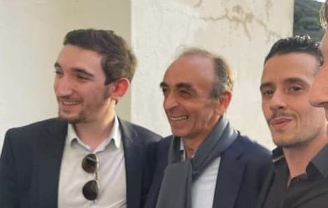 ProsperALFONSI's tweet photo. OuiOui, Gargamelle et Mozzarella…
#LaCroiséeDesPantins
#IFascistiFora https://t.co/8wf4WeTVt1