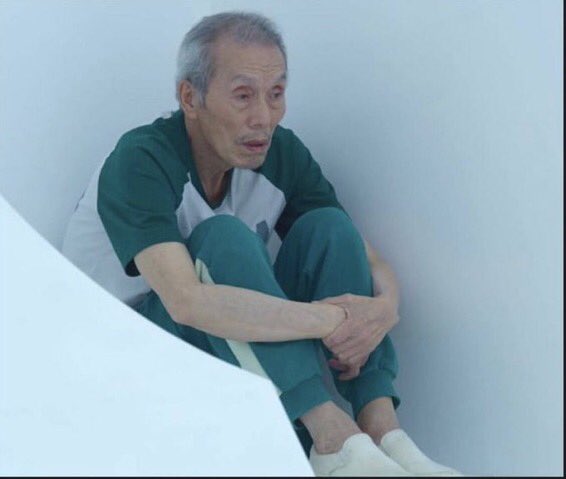 triatom07's tweet image. My parents after stepping on one of my legos vs me walking around my room with legos on the floor knowing no one will ever get me